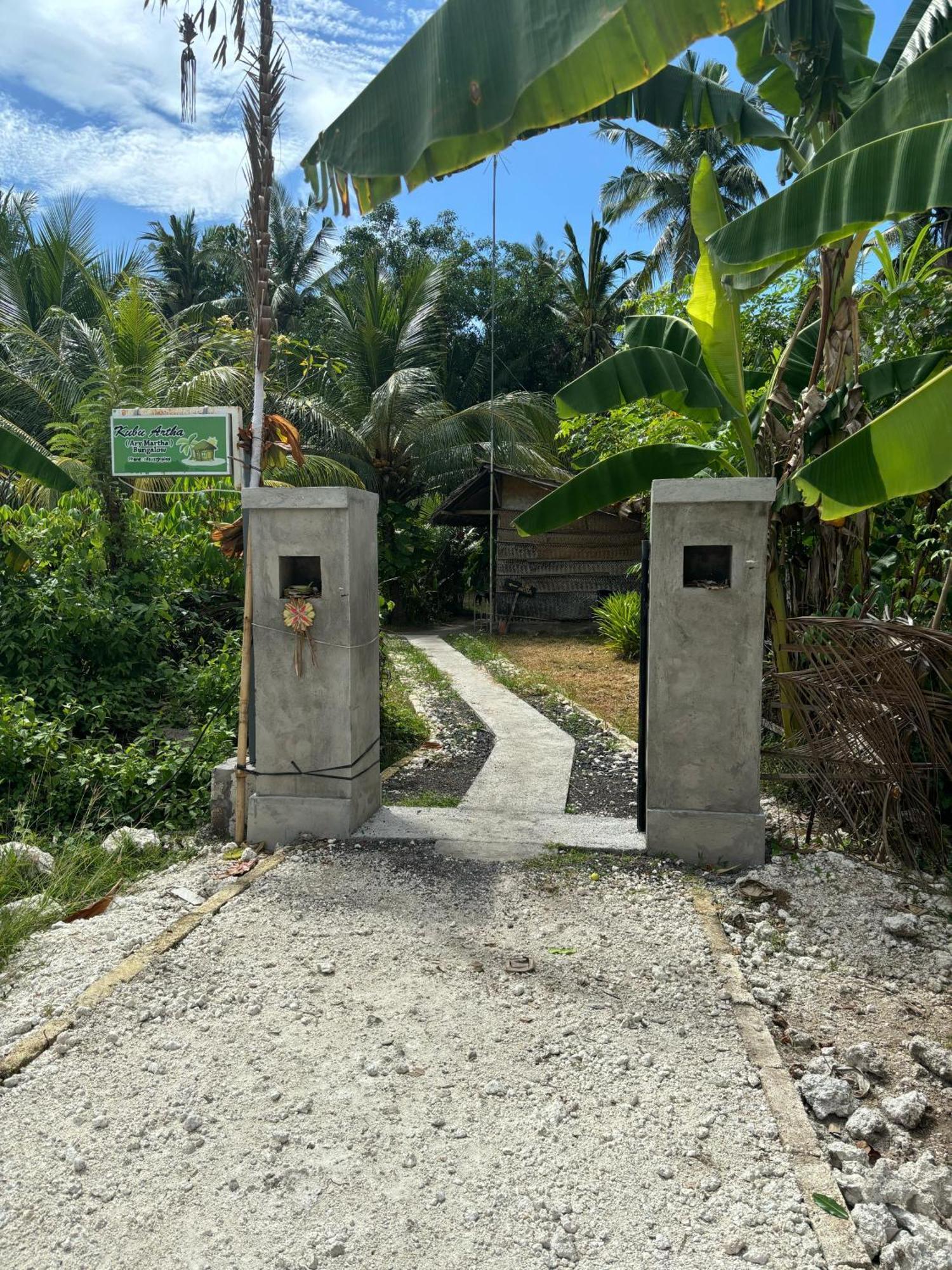 Kubu Artha Bungalow Nusa Penida Ped Екстер'єр фото